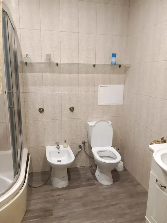 Просторная комната в квартире недалеко от моря