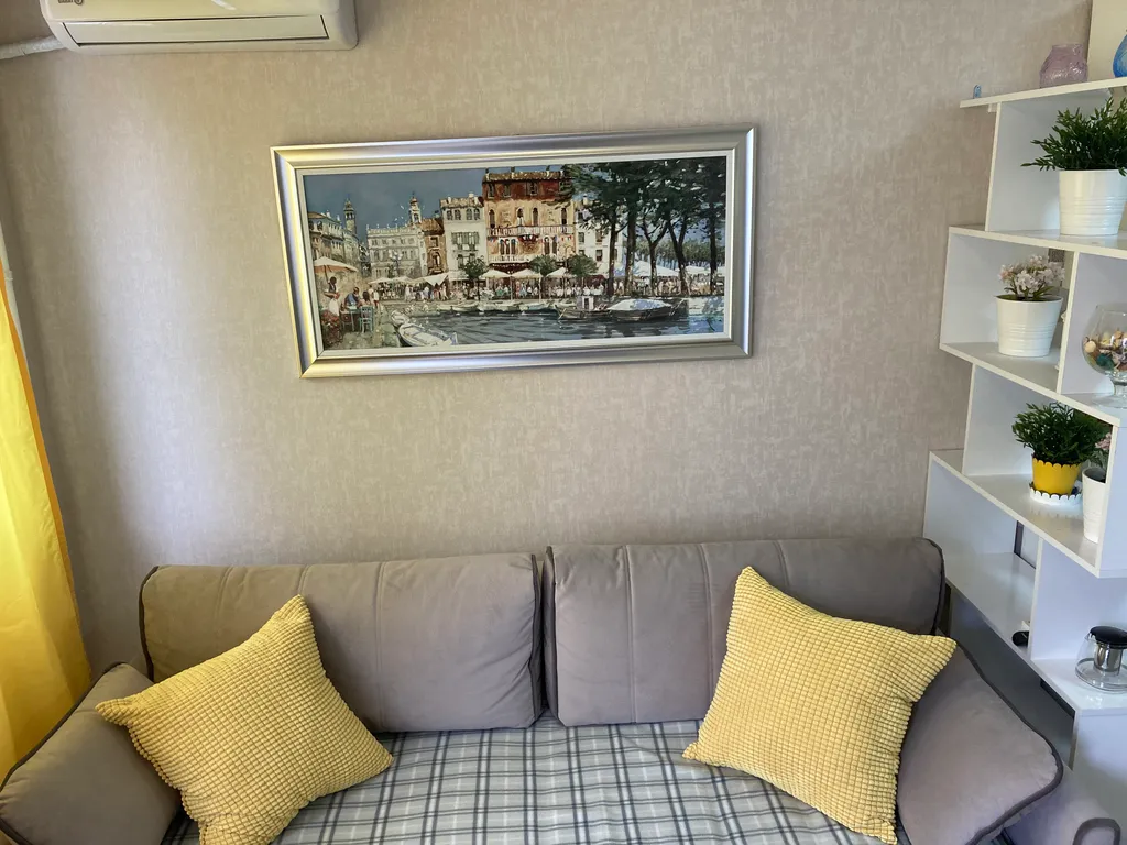 Квартира Светлые просторные апартаменты с уютной спальней — Сириус