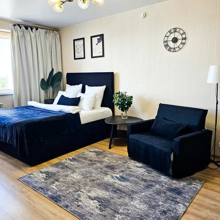 Квартира с балконом и 5-ю раздельными спальными местами. Кофемашина — аренда посуточно в Новый Уренгой