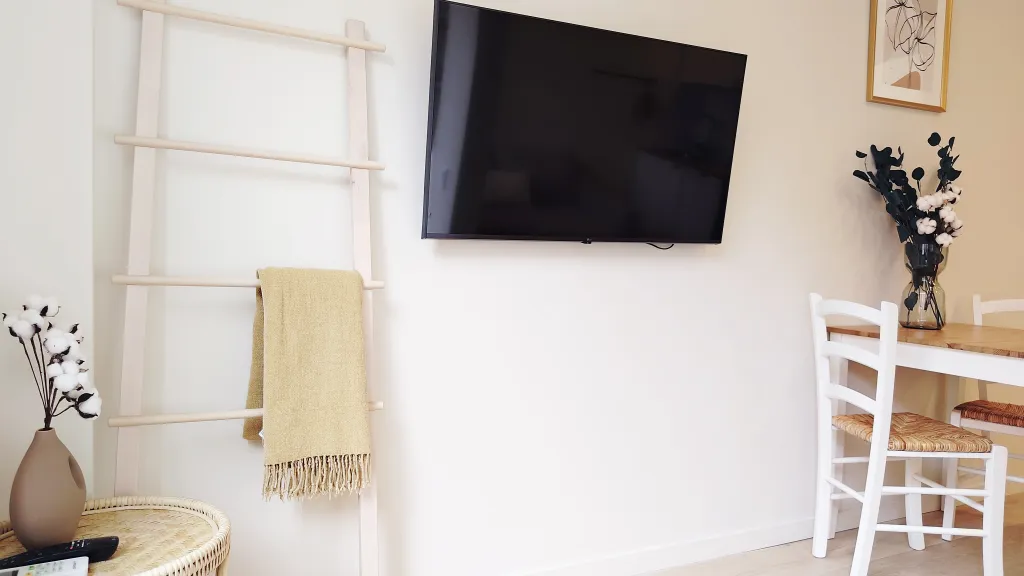 Студия в стиле бохо с видом на горы — уют и комфорт в центре