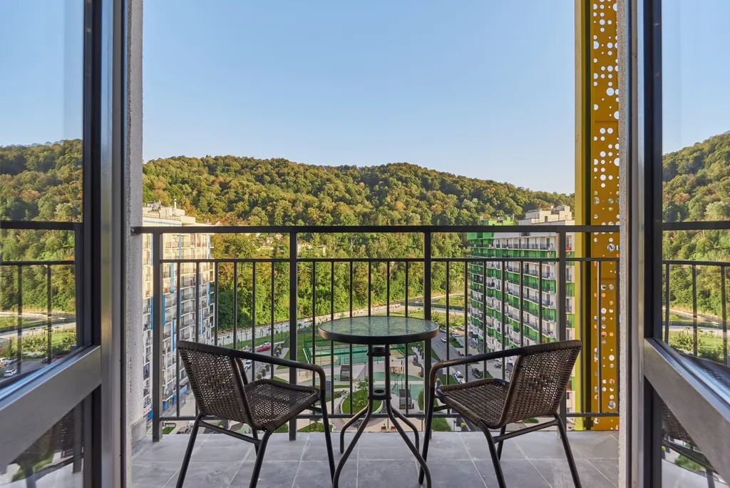 Студия для трех гостей