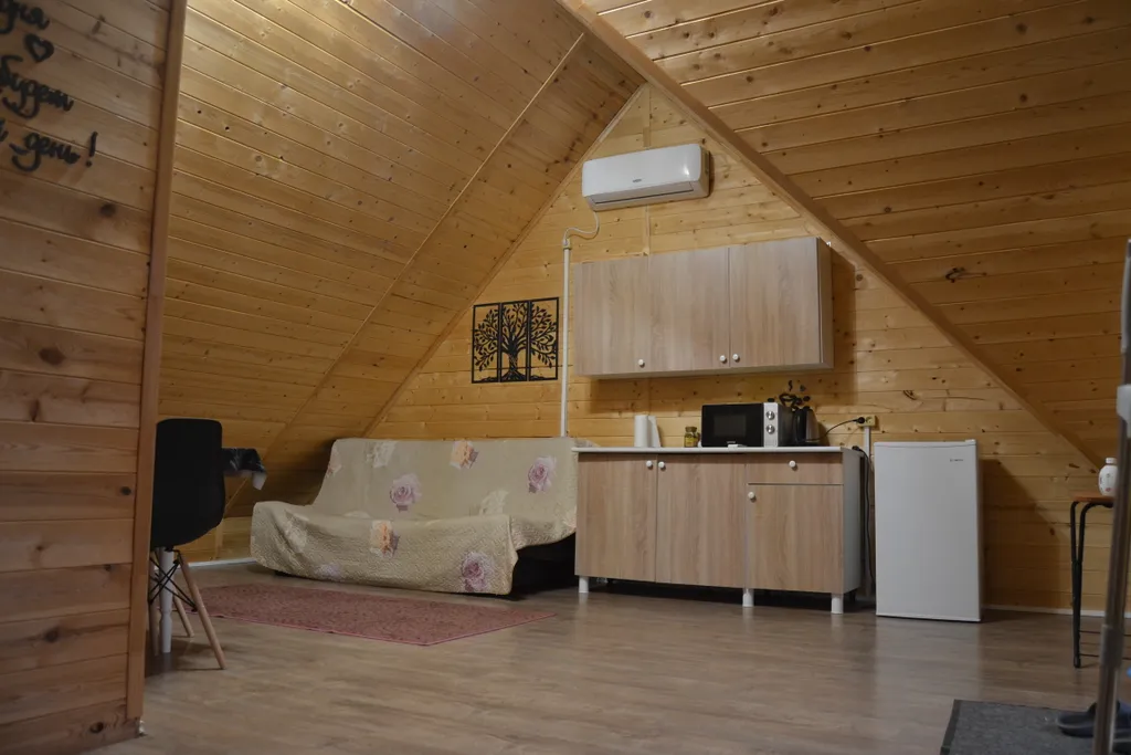 Коттедж у Белой Скалы с беседкой