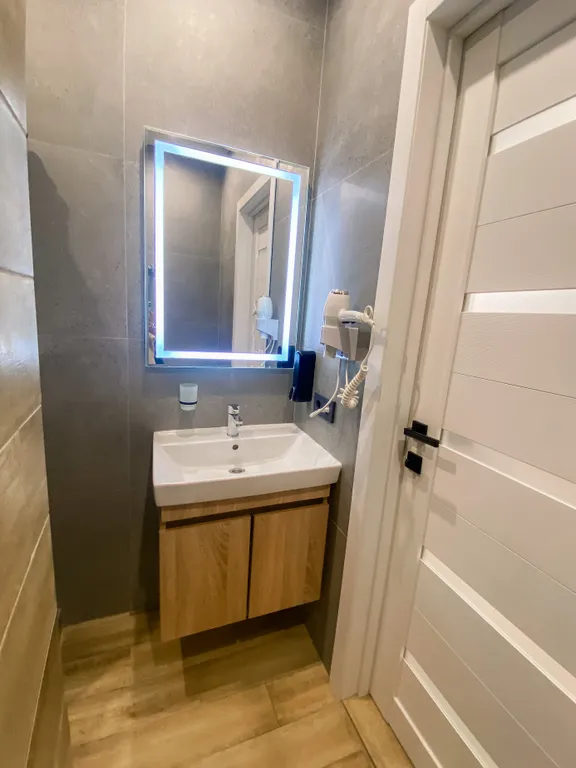 Просторная квартира с балконом вблизи подъемника