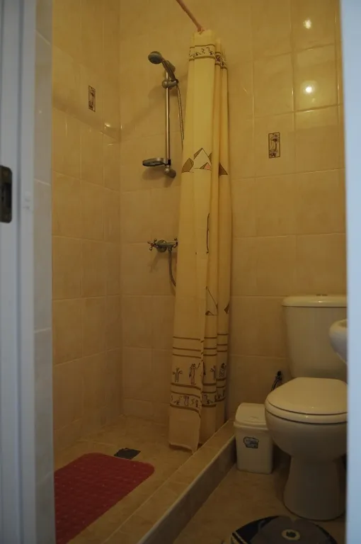 Изолированные номера с удобствами: душ, туалет, раковина для умывания