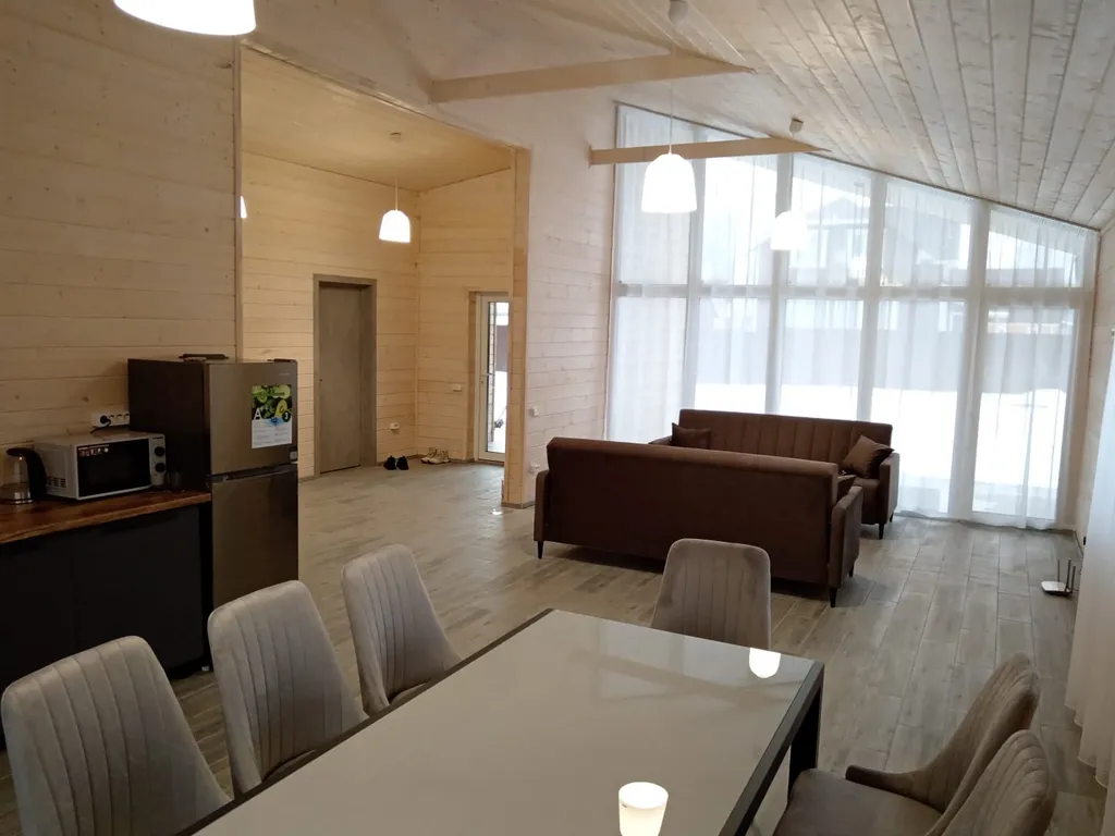 Коттедж Красивый дом у речки — Купанское