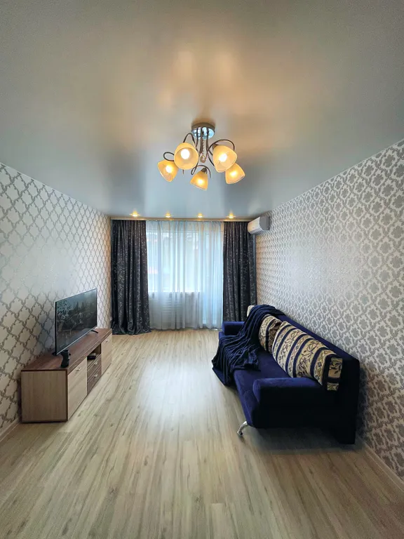 Солнечная двухкомнатная квартира