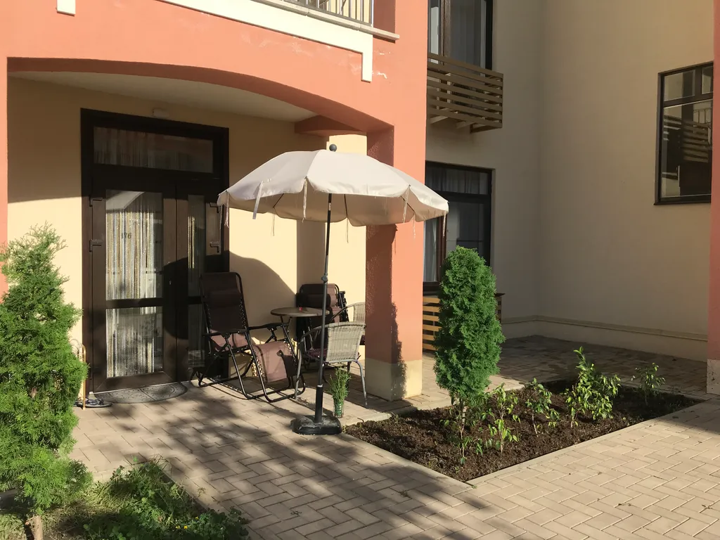 Квартира у озера и моря