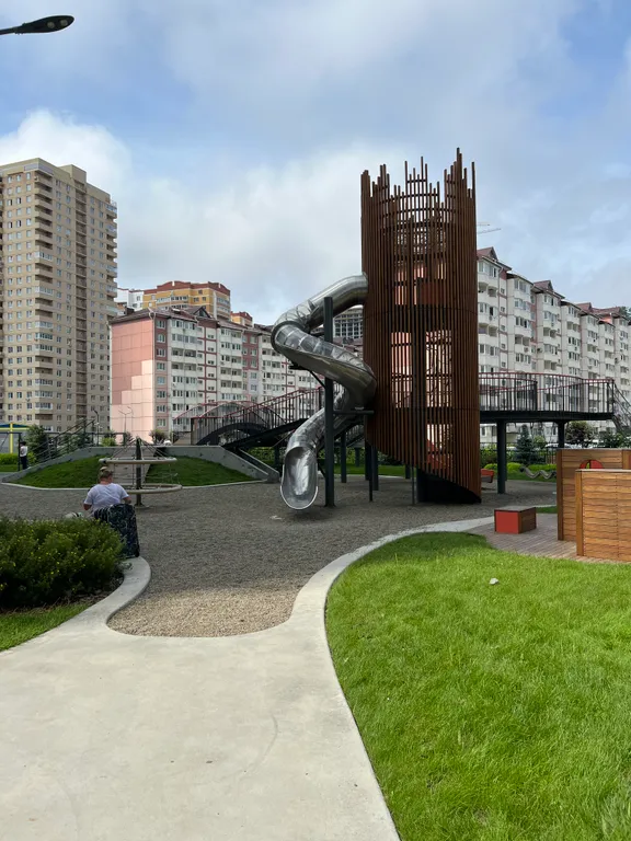 Студия с видом на лес и море