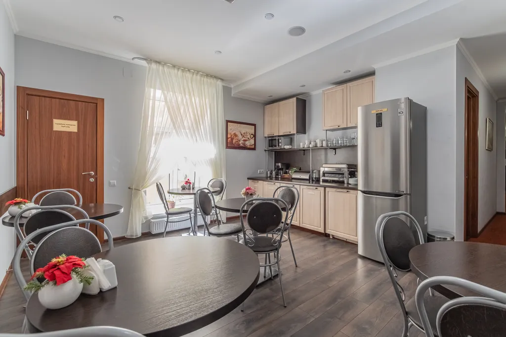 Ларго у Невского проспекта