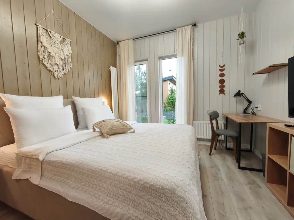 Skandi рыбка загородный дом у пруда в Подмосковье