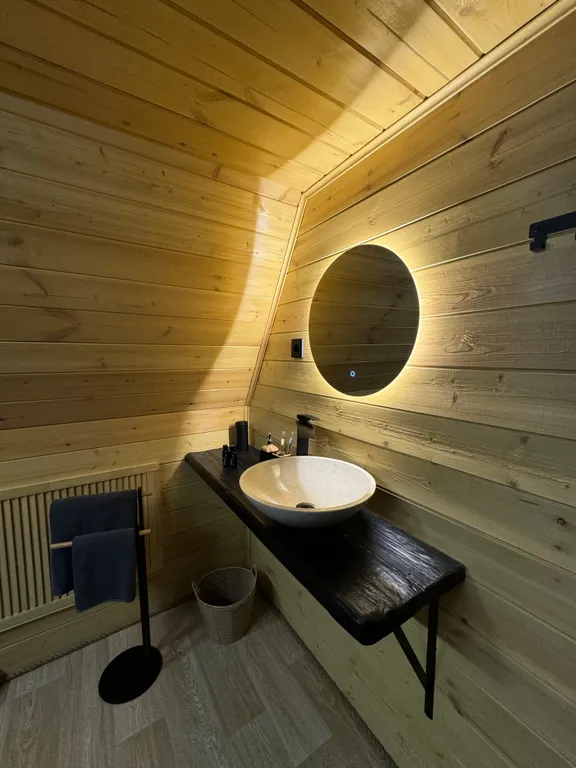 Дoм у реки с собственным причалом и рыбалкой