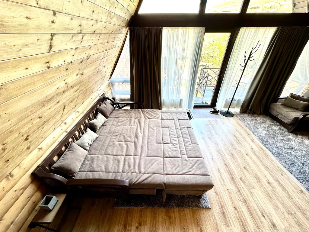 А-фрейм с видом на горы