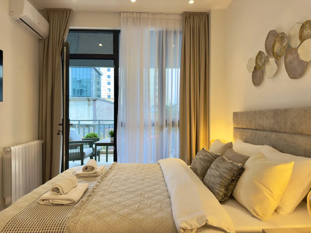 Persimmon, europe square - historic city center