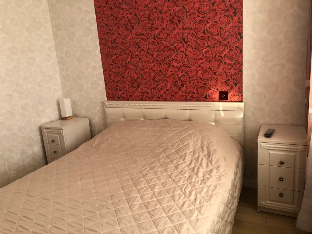 Уютная двушка в хорошем доме возле ЦУМа, рядом с Новогодней Елкой