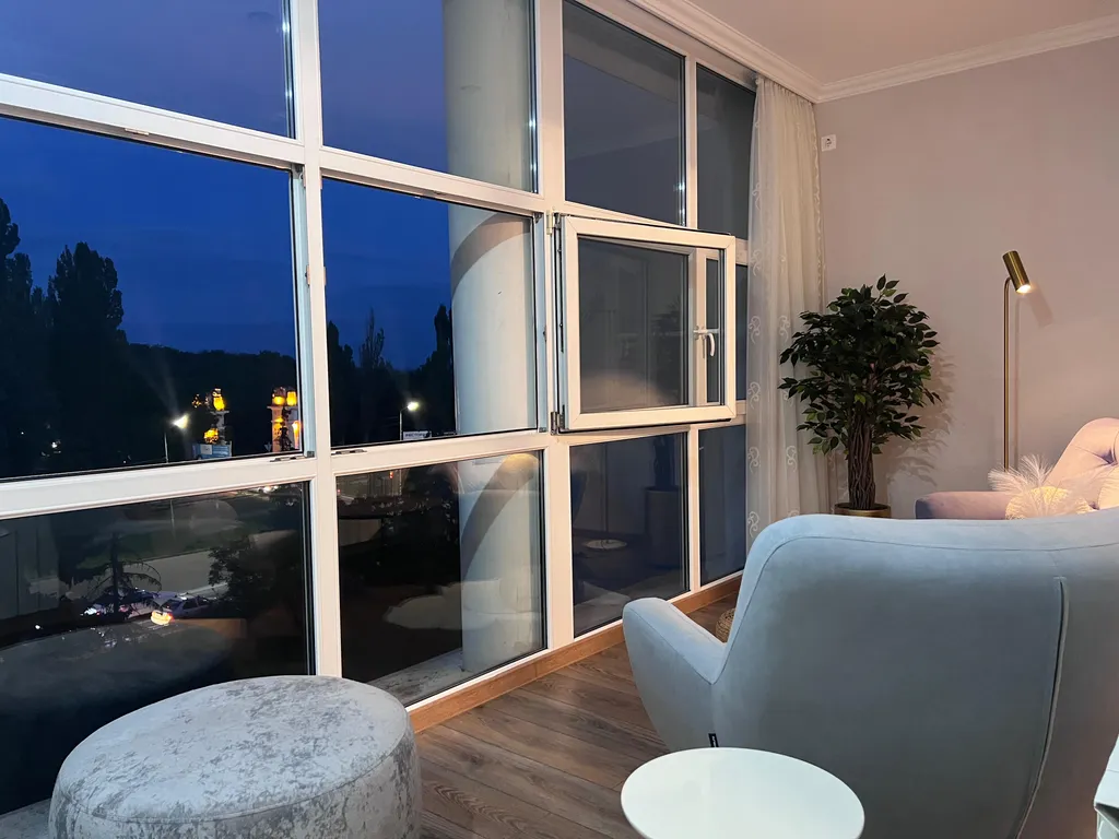 Стильная двухкомнатная квартира с видом на Машук