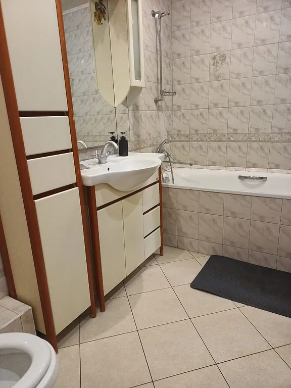 Огромная трёхкомнатная квартира в центре