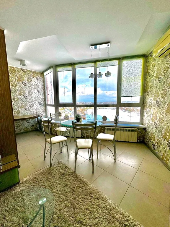 Студия с панорамным видом на реку в центре