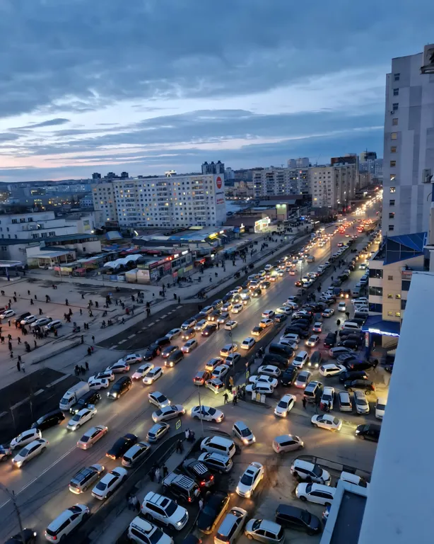 Уютная светлая квартира рядом в центре города с большой кроватью