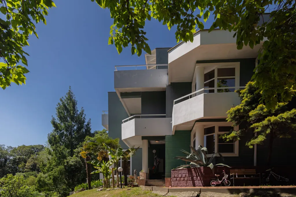 Вилла с бассейном и видом на море