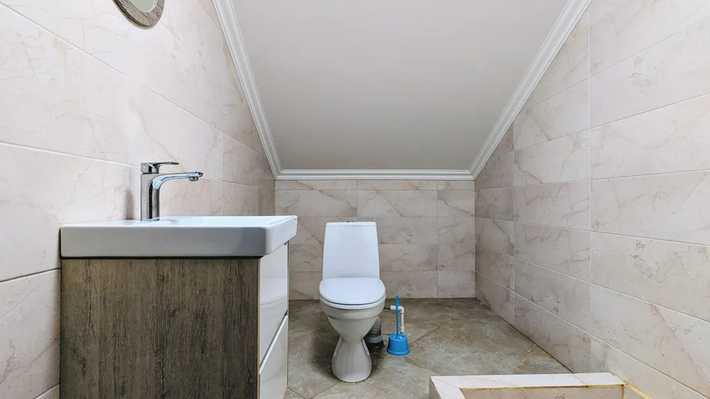 8-комнатный Дом