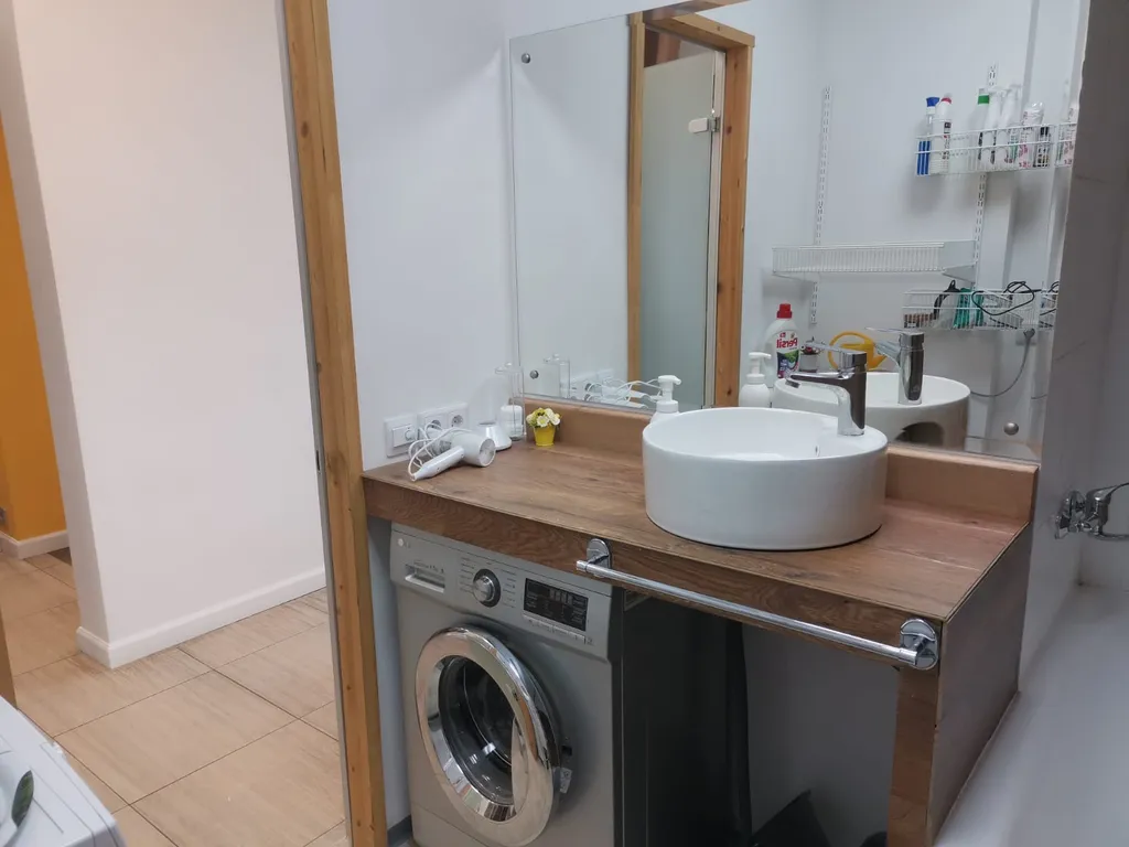 Видовая двухкомнатная квартира в центре города