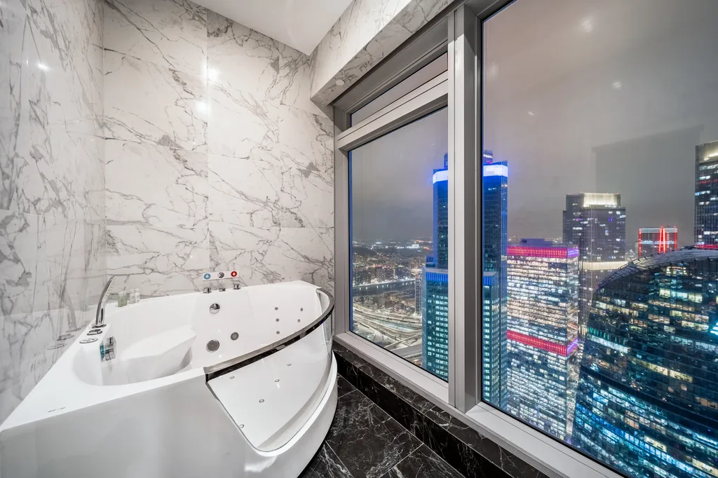 Deluxe jacuzzi 64 floor