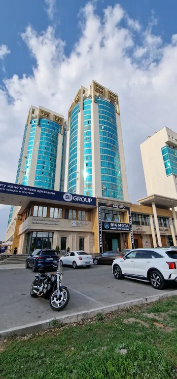 Шикарные апартаменты с видом на город и ванной на балконе