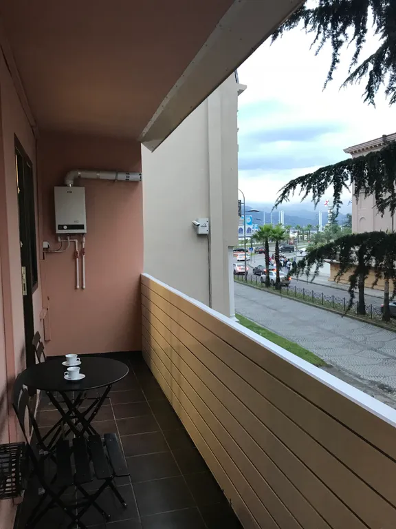 Квартир в старом Батуми, в районе Драматического театра, с большим балконом