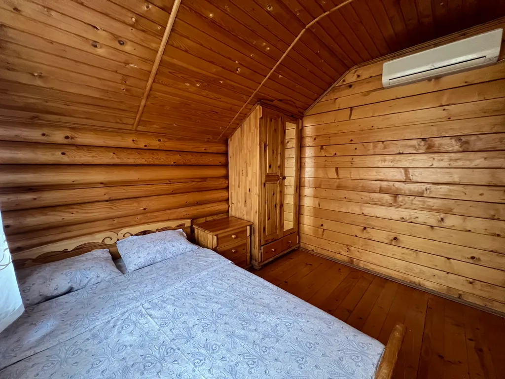 Сруб в Ялте c бассейном и сауной