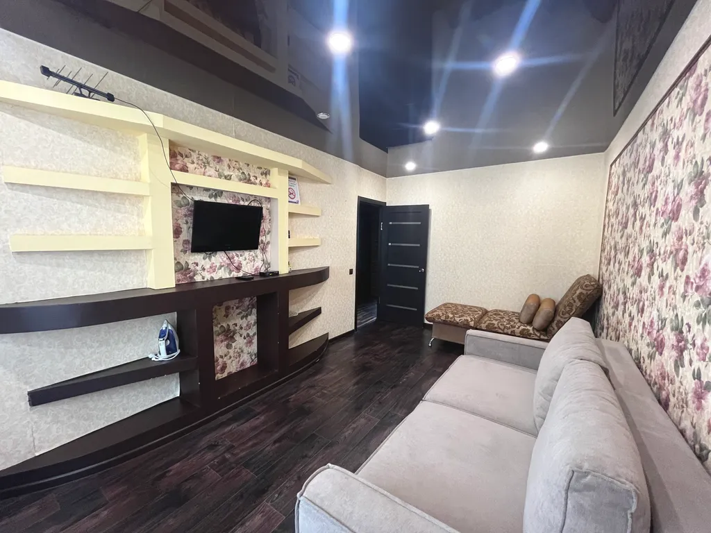 Квартира люкс в районе ДК Металлургов с большой кухней