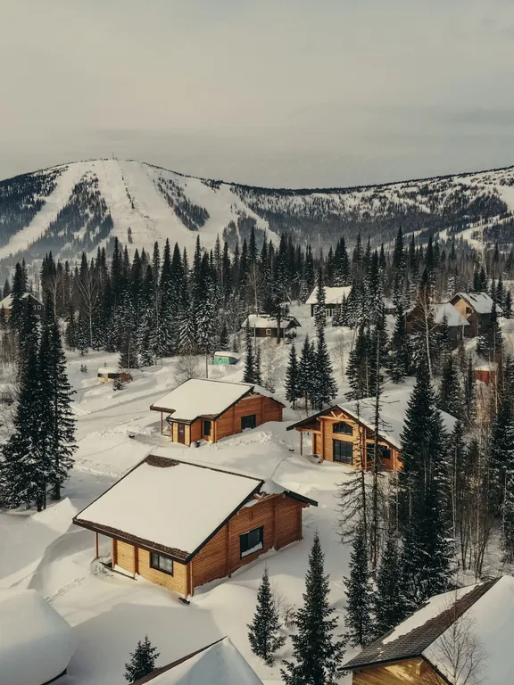 Частный дом рядом с горой