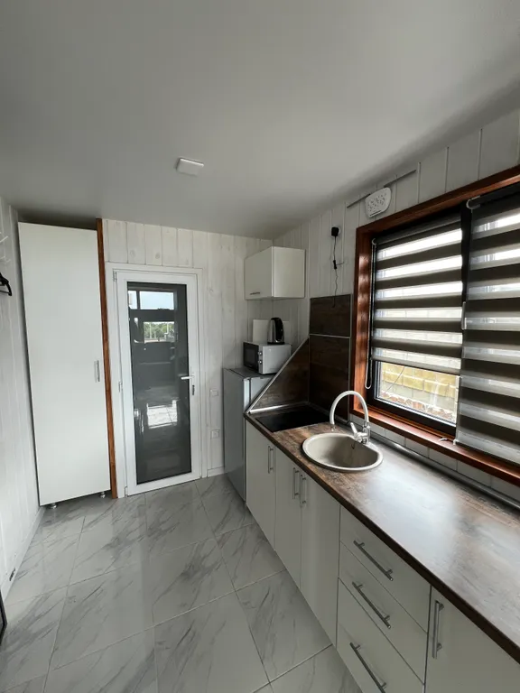 Домик в лесу у моря с верандой