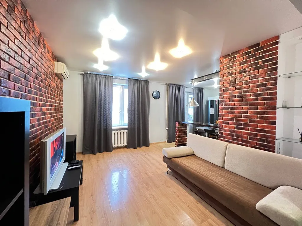 Видовая квартира с дизайнерским ремонтом в центре