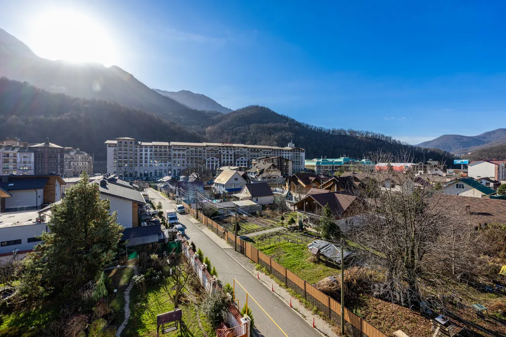 Просторная студия с видом на горы