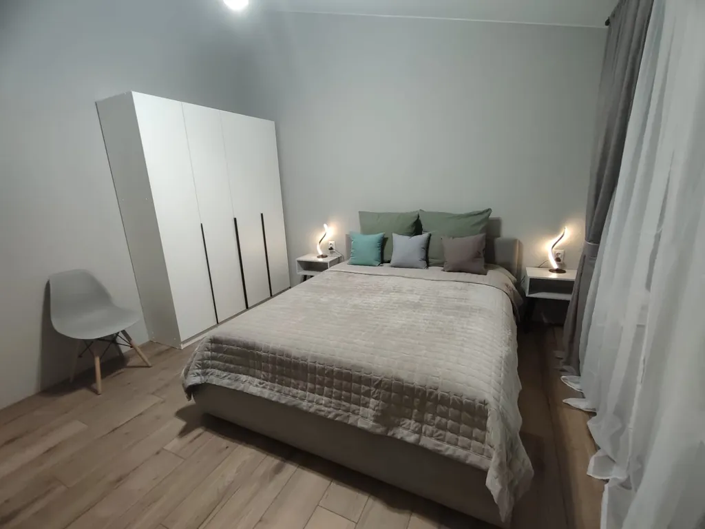 Уютный дом в окружении леса