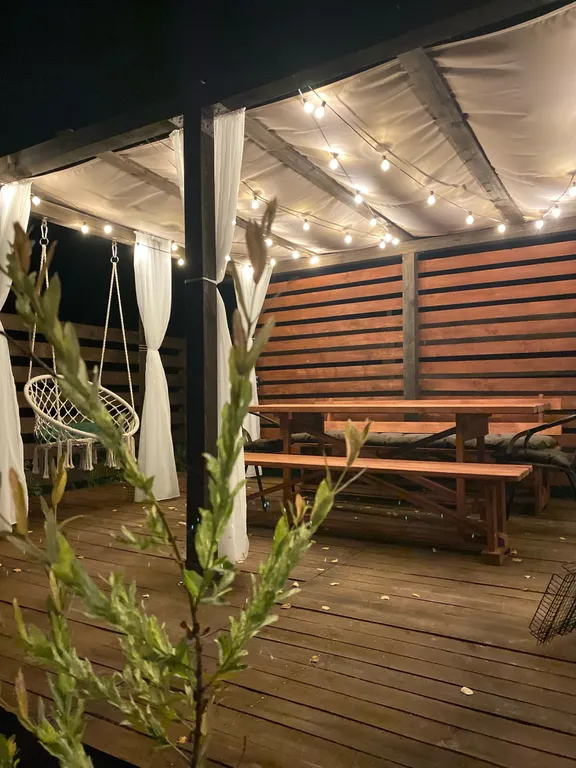 Дом с ковром