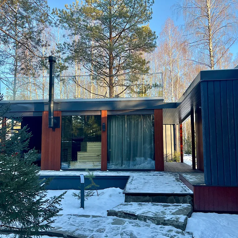 Домик в Соснах с баней и горячими ваннами Cube с баней