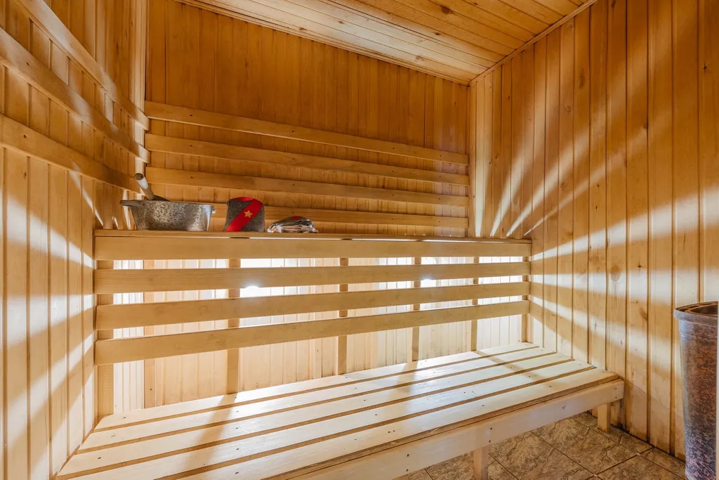 Дом с бассейном и сауной