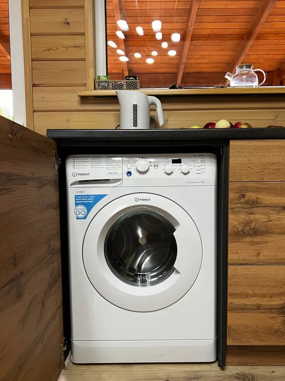 Уютный домик Karhumökki в окружении соснового леса и озер, у Игоры