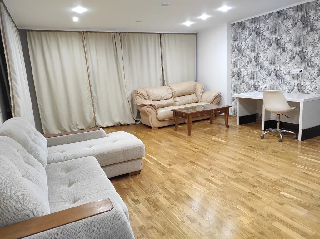 Коттедж с баней и бассейном на участке 6 соток