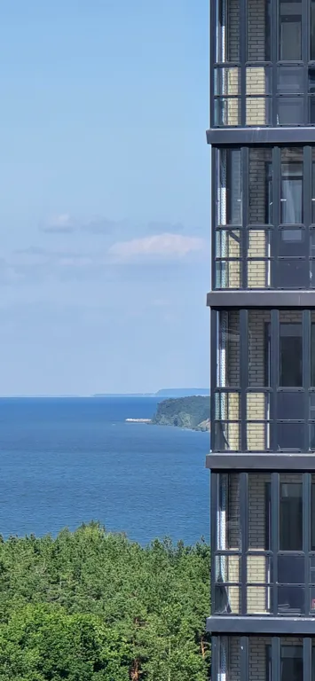 Новый дом, одна кухня изолированана от комнаты не студия всё отдельно,