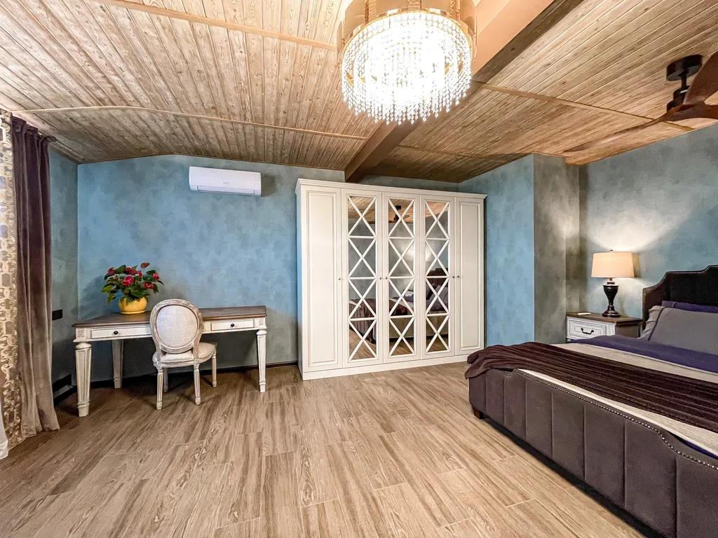 Мансарда с террасой в парке на Театральной площади