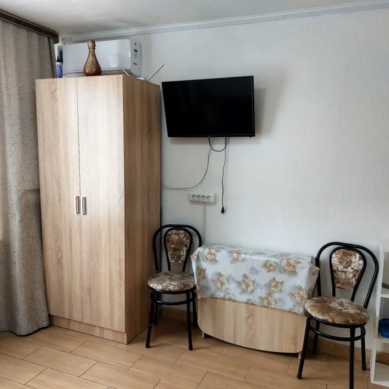 Студия с окном на море