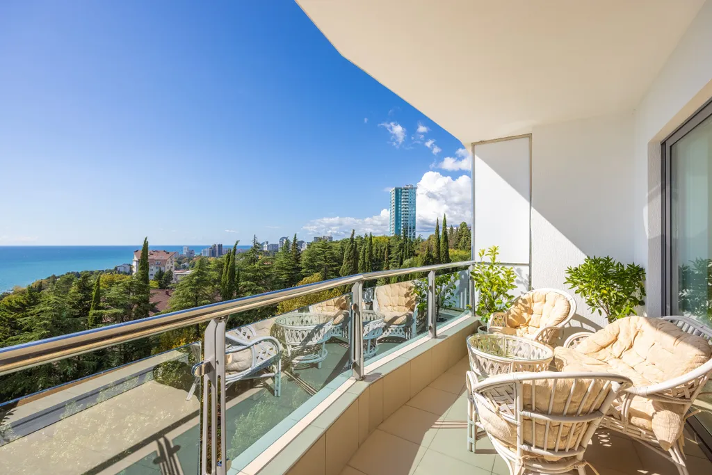 Квартира с бассейном и видом на море