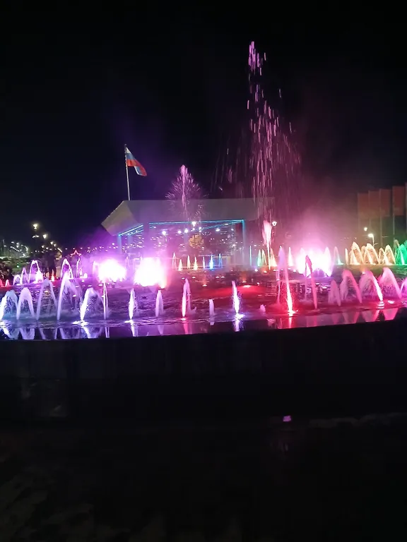 Жизнь с видом реку: огромная лоджия с панорамным остеклением в пол!