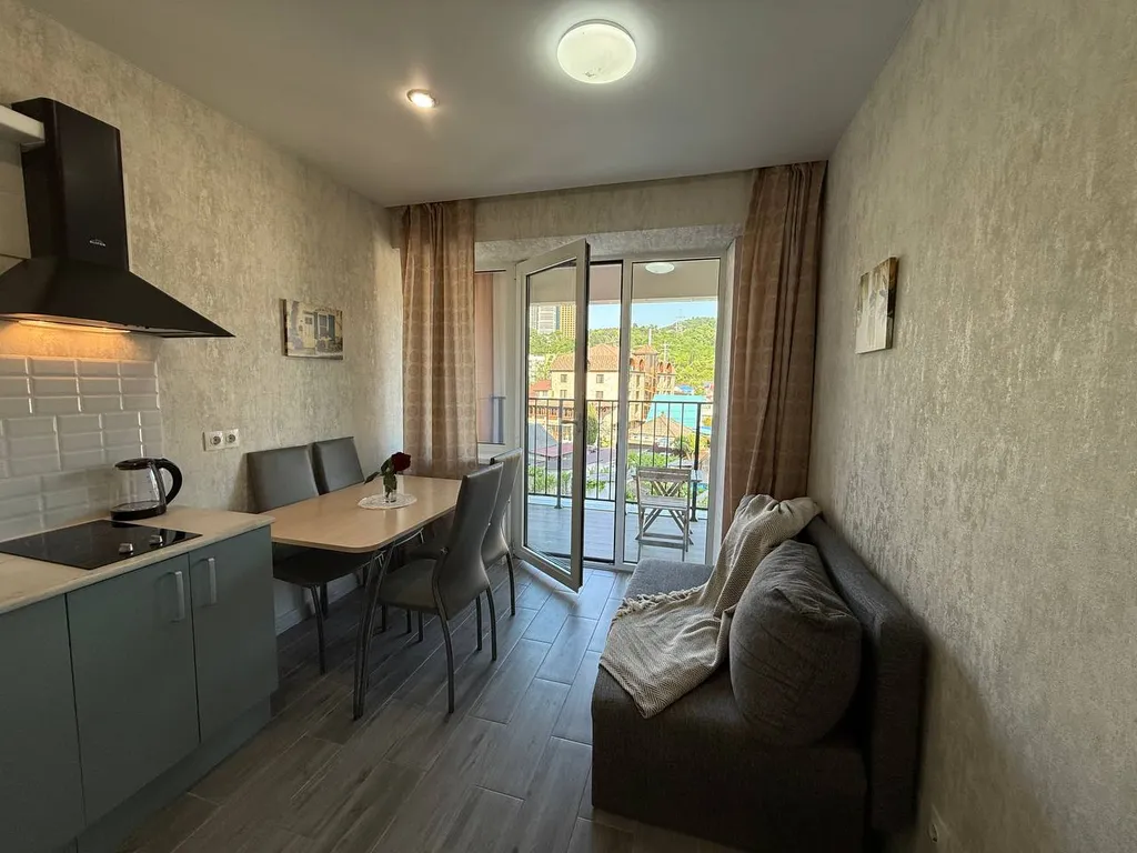 Двухкомнатная квартира с видом на море, на территории бассейн, детские