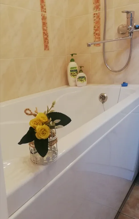 Уютная квартира в солнечных тонах в центре города