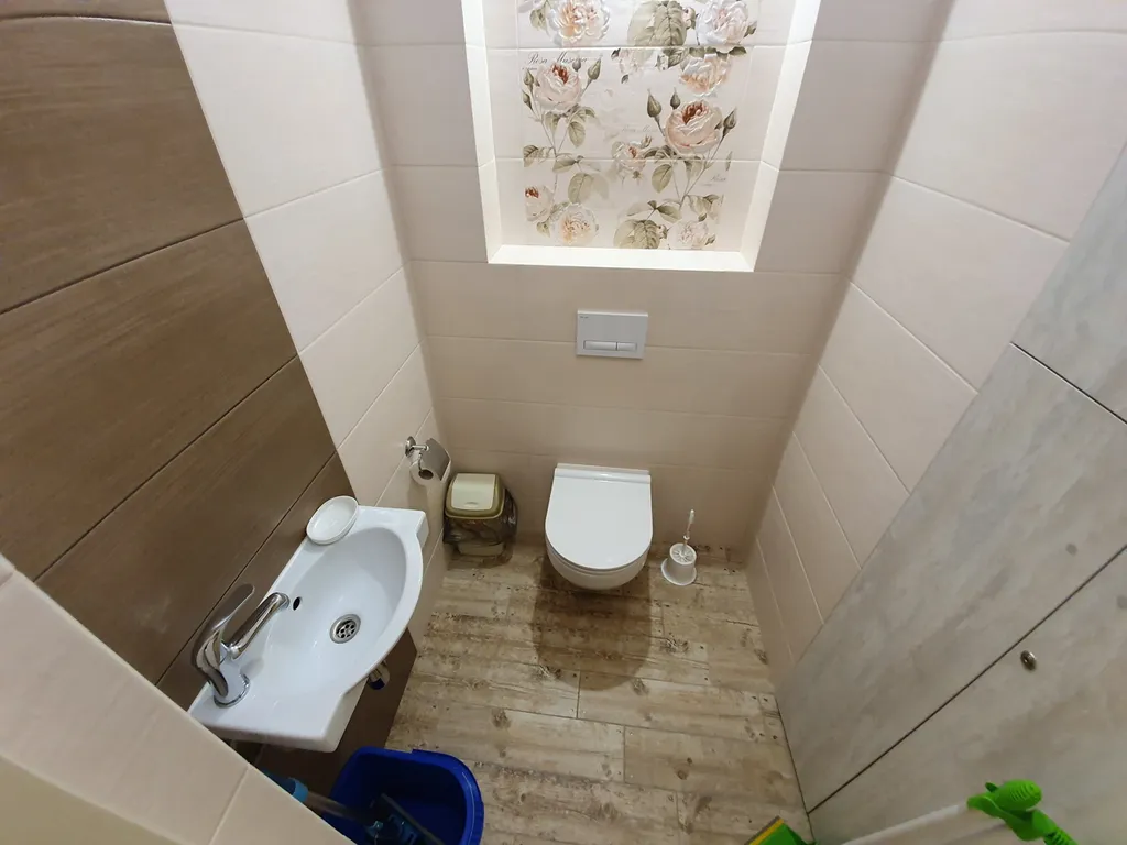 Стильный трехкомнатный дом с отдельной террасой