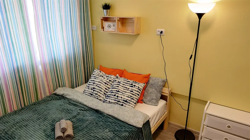 Семейная уютная студия на 6х гостей вблизи метро