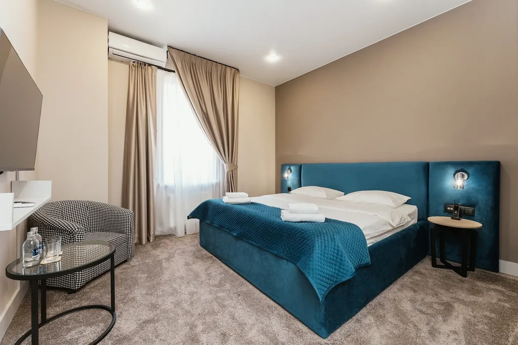 Мини-отель Imperial Joy находится на 2 этаже караоке-бара